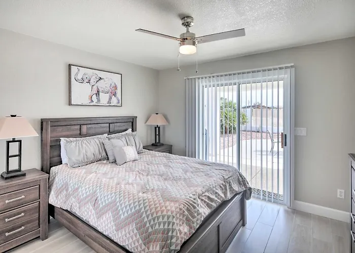 Pool, Patio & Views: Havasu Home!