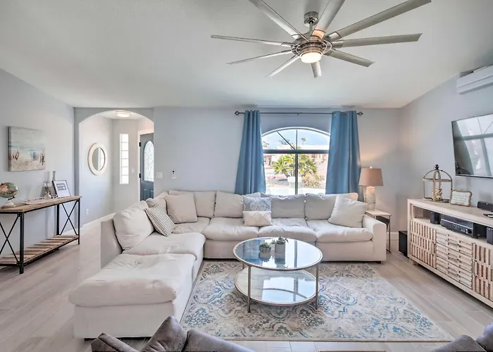 Pool, Patio & Views: Havasu Home!