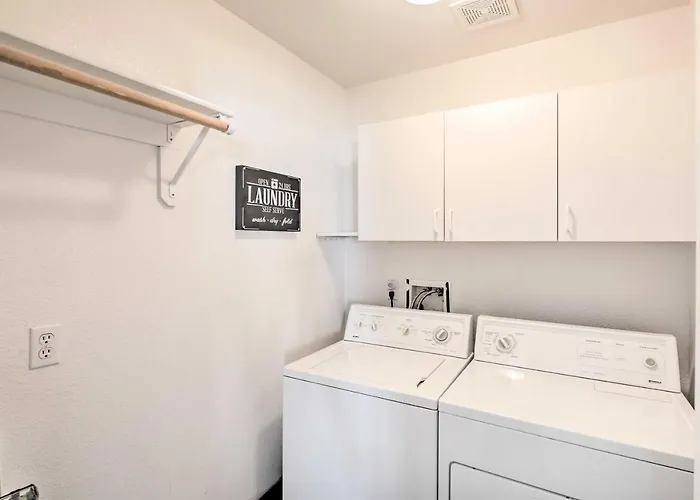 Pool, Patio & Views: Havasu Home! Holiday home *