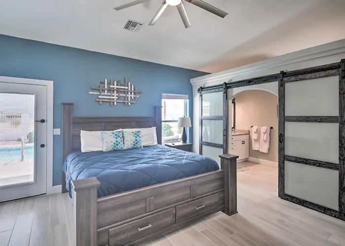 Pool, Patio & Views: Havasu Home! Holiday home