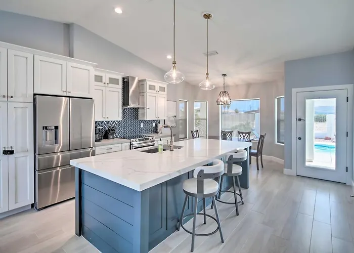 Pool, Patio & Views: Havasu Home! *